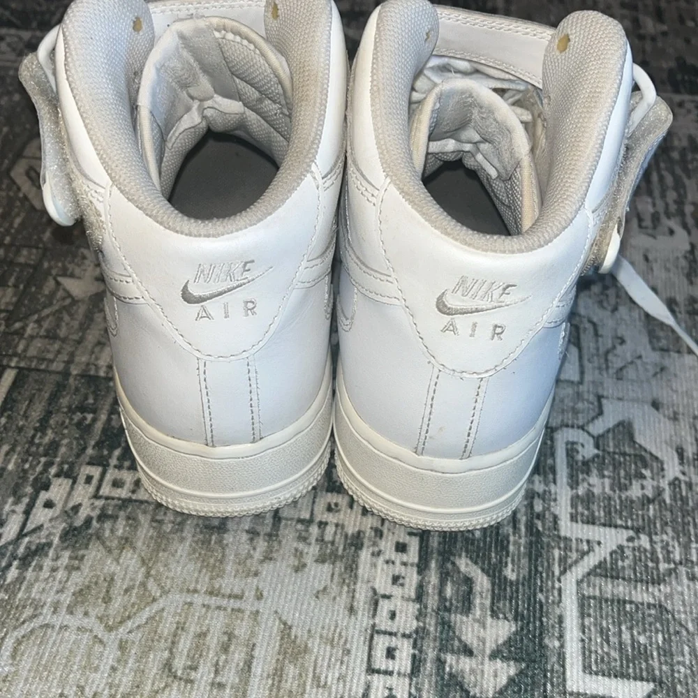 Nike youth Air Force 1 High LE size 7Y